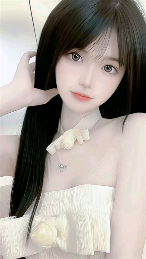 礼炮鸣响，国旗护卫队擎国旗出场！